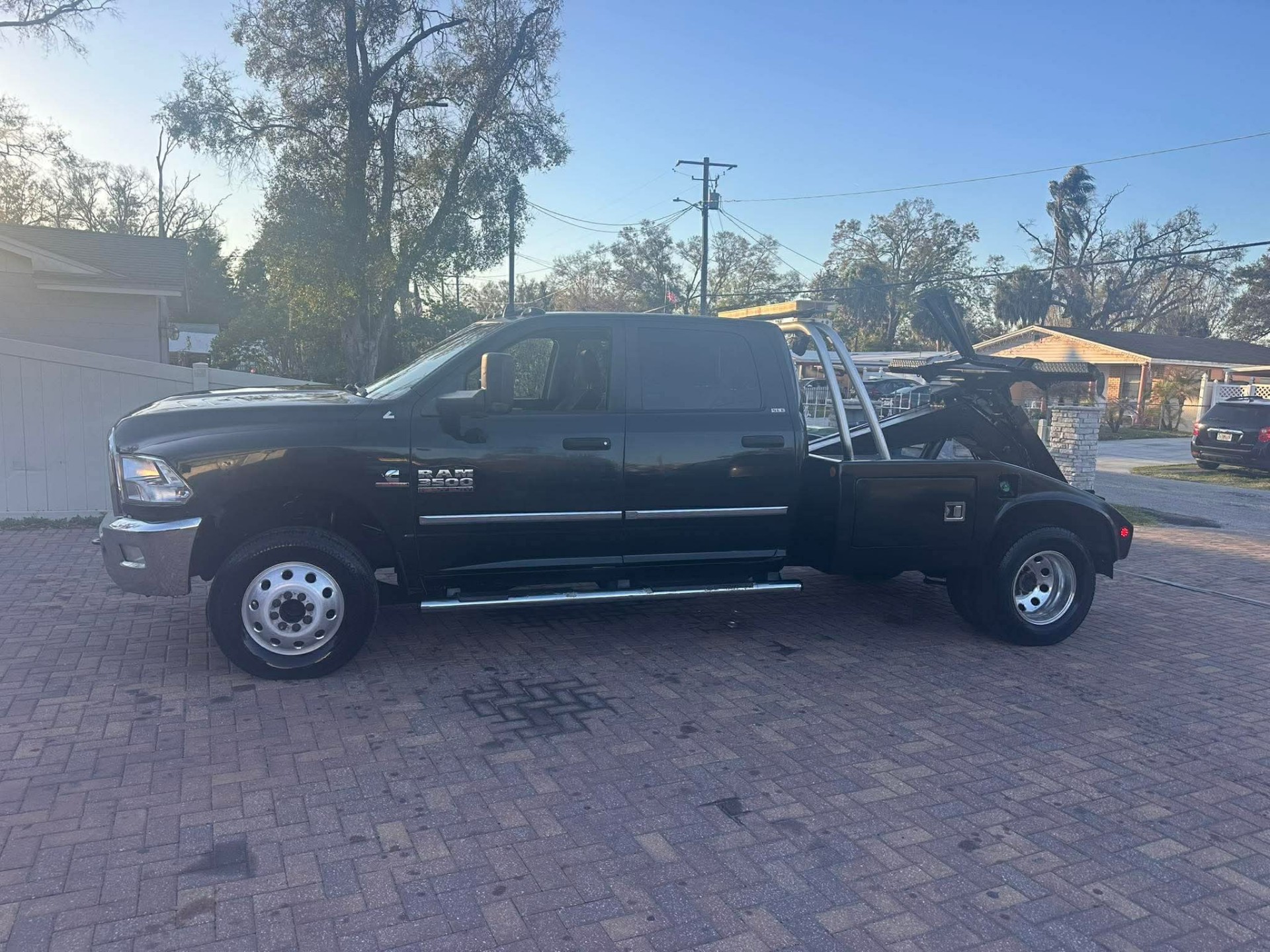 Black Ram 3500 wheel-lift tow truck